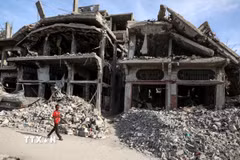Tòa nhà bị phá hủy tại Jabalia, Dải Gaza. (Ảnh: THX/TTXVN)