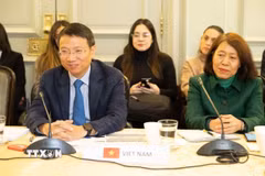 Vụ trưởng Vụ Chính sách thương mại đa biên Lê Triệu Dũng và Đại sứ Việt Nam tại Argentina Ngô Minh Nguyệt. (Ảnh: Thanh Tùng/TTXVN)