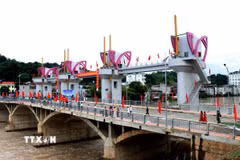 Đập dâng nước tạo cảnh quan trung tâm phường Hà Giang 1 mang lại diện mạo mới cho khu vực trung tâm đô thị. (Ảnh: Đức Thọ/TTXVN)