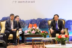 Ông Nguyễn Xuân Thắng, Ủy viên Bộ Chính trị, Chủ tịch Hội đồng Lý luận Trung ương, Giám đốc Học viện Chính trị quốc gia Hồ Chí Minh tiếp ông Trần Cương, Bí thư Khu ủy Quảng Tây (Trung Quốc). (Nguồn: Báo Lạng Sơn)