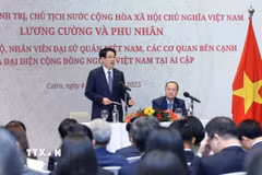 Chủ tịch nước Lương Cường nói chuyện với cán bộ, nhân viên Đại sứ quán, các cơ quan và đại diện cộng đồng người Việt Nam tại Ai Cập. (Ảnh: Lâm Khánh/TTXVN)