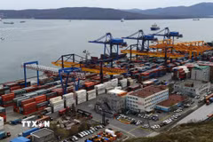 Cảng hàng hóa Vladivostok ở vùng Viễn Đông của Nga. (Ảnh: AFP/TTXVN)