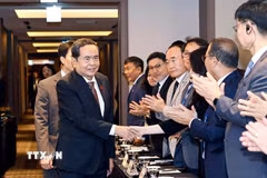 Chủ tịch Quốc hội Trần Thanh Mẫn gặp gỡ những người bạn Hàn Quốc. (Ảnh: Doãn Tấn/TTXVN)