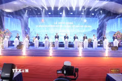 Khởi công dự án Đầu tư xây dựng khu bến cảng bốc xếp hàng hóa Yên Bình, tại phường Trung Thành. (Ảnh: Vũ Hoàng Giang/TTXVN)