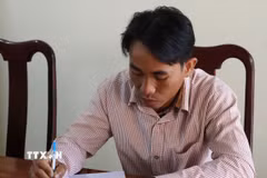 Đối tượng Bùi Văn Hoàng Anh tại cơ quan Công an. (Ảnh: Đậu Tất Thành/TTXVN)