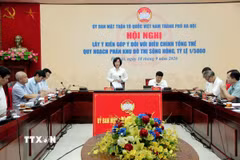 Chủ tịch Ủy ban Mặt trận Tổ quốc Việt Nam thành phố Hà Nội phát biểu kết luận hội nghị. (Ảnh: Hùng Mạnh/TTXVN)