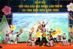 Một tiết mục văn nghệ tại đêm bế mạc. (Ảnh: Phan Quân/TTXVN)