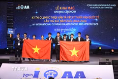 Đội chủ nhà Việt Nam tham dự kỳ thi Olympic Thiên văn và Vật lý thiên văn quốc tế lần thứ 19 (IOAA 2026). (Ảnh: Thanh Tùng/TTXVN)