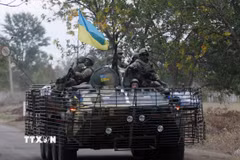 Binh sỹ Ukraine tuần tra. (Ảnh: AFP/TTXVN)