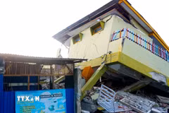 Hiện trường động đất ở Indonesia. (Ảnh: THX/TTXVN phát)