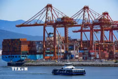 Quang cảnh cảng hàng hóa tại Vancouver, Canada. (Ảnh: THX/TTXVN)