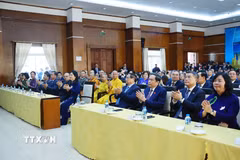 Thủ tướng Phạm Minh Chính và Chủ tịch Quốc hội Trần Thanh Mẫn cùng Đoàn đại biểu cấp cao Đảng, Nhà nước Việt Nam tham dự buổi gặp mặt. (Ảnh: Dương Giang/TTXVN)