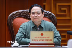 Thủ tướng Phạm Minh Chính chủ trì họp về công tác khắc phục hư hỏng công trình cầu sông Lô thuộc địa bàn xã Đoan Hùng, tỉnh Phú Thọ. (Ảnh: Dương Giang/TTXVN)