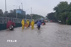 Nhiều nơi ở Hà Nội bị ngập do mưa lớn kéo dài trong ngày 15/9. (Ảnh: Nguyễn Thắng/TTXVN)