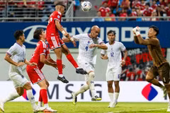 Singapore (áo đỏ) đang đối mặt khó khăn sau thất bại trên sân nhà. (Nguồn: aseanutdfc)