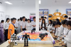 Phòng thực hành giáo dục STEM tạo điều kiện quan trọng để nhà trường đẩy mạnh giáo dục hướng nghiệp, chuyển đổi số và phát triển năng lực học sinh Tây Ninh. (Ảnh: Đức Hạnh/TTXVN)