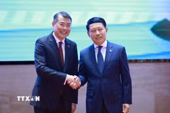 Thủ tướng Lê Minh Hưng và Thủ tướng Lào Saleumxay Kommasith đồng chủ trì Hội nghị Xúc tiến đầu tư Việt Nam-Lào. (Ảnh: Dương Giang/TTXVN)