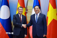 Thủ tướng Lê Minh Hưng hội kiến Chủ tịch Quốc hội Lào Sonexay Siphandone. (Ảnh: Dương Giang/TTXVN)