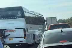 7 xe ôtô va chạm liên hoàn, cao tốc Phan Thiết-Dầu Giây ùn tắc dài 6km