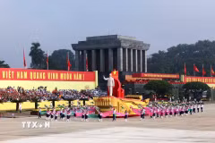 Xe rước chân dung Chủ tịch Hồ Chí Minh. (Ảnh: Phạm Kiên/TTXVN)