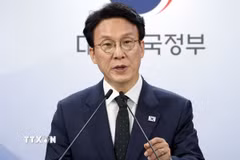 Ông Kim Min Seok phát biểu trong cuộc họp báo tại Seoul, Hàn Quốc. (Ảnh: Yonhap/TTXVN phát)