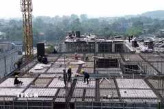Theo Sở Xây dựng tỉnh Vĩnh Long, đến đầu tháng 8/2026, toàn tỉnh có 26 dự án nhà ở xã hội đã, đang triển khai và mời gọi đầu tư với quy mô khoảng 9.269 căn. (Ảnh minh họa: Quang Cường/TTXVN)