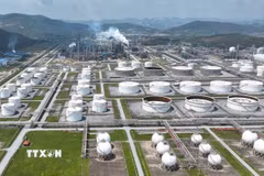 Khu vực bồn chứa nhiên liệu của Nhà máy lọc hóa dầu Nghi Sơn nằm trong khu kinh tế Nghi Sơn, phường Nghi Sơn, tỉnh Thanh Hóa. (Ảnh: Vũ Sinh/TTXVN)