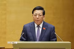 Bộ trưởng Bộ Xây dựng Trần Hồng Minh, thừa ủy quyền của Thủ tướng Chính phủ, trình bày Tờ trình về 02 nội dung: Định hướng chính sách sửa đổi Luật Nhà ở năm 2023 và Định hướng chính sách sửa đổi Luật Kinh doanh bất động sản. (Ảnh: Doãn Tấn/TTXVN)