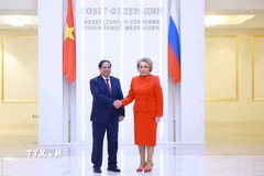 Thủ tướng Phạm Minh Chính hội kiến Chủ tịch Hội đồng Liên bang Nga Valentina Matviyenko. (Ảnh: Dương Giang/TTXVN)