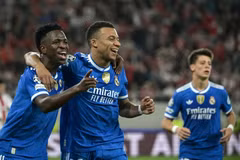 Mbappe (giữa) thăng hoa giúp Real giành chiến thắng. (Nguồn: Getty Images)
