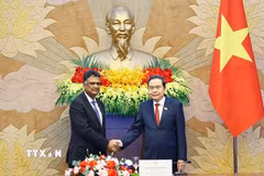 Chủ tịch Quốc hội Trần Thanh Mẫn và Chủ tịch Tổ chức các Cơ quan Kiểm toán tối cao Châu Á (ASOSAI), Tổng Kiểm toán và Kiểm soát Ấn Độ K.Sanjay Murthy. (Ảnh: Doãn Tấn/TTXVN)