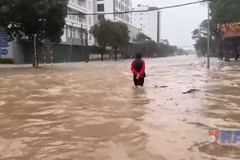 Bão số 5 quần thảo ở Nghệ An, nhiều nơi ngập sâu