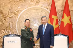 Tổng Bí thư, Chủ tịch nước Tô Lâm tiếp Đại tướng Khamliang Outhakaysone, Ủy viên Bộ Chính trị, Phó Thủ tướng, Bộ trưởng Quốc phòng Lào. (Ảnh: Thống Nhất/TTXVN)