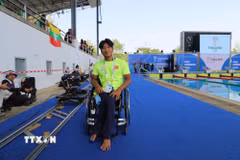 Vận động viên Đỗ Thanh Hải chuẩn bị cho nội dung thi tiếp theo sau khi giành HCB đầu tiên cho đoàn thể thao người khuyết tật Việt Nam. (Ảnh: Đỗ Sinh/TTXVN)