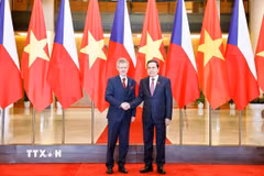 Chủ tịch Quốc hội Trần Thanh Mẫn đón Chủ tịch Thượng viện Quốc hội Cộng hòa Séc Milos Vystrcil. (Ảnh: Doãn Tấn/TTXVN)