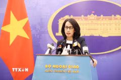 Người phát ngôn Phạm Thu Hằng chủ trì họp báo thường kỳ tháng 3/2026. (Ảnh: An Đăng/TTXVN)