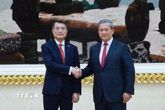 Thủ tướng Hun Manet đón Thủ tướng Lê Minh Hưng thăm chính thức Vương quốc Campuchia. (Ảnh: Dương Giang/TTXVN)