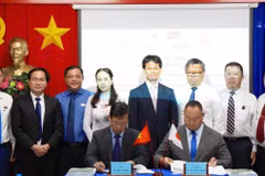 Lễ ký kết giữa JICA với Ban Quản lý Dự án Đầu tư Xây dựng Hạ tầng Đô thị Thành phố Hồ Chí Minh (UICI) và Công ty Cổ phần Kỹ thuật Yasuda. (Ảnh: PV/Vietnam+)