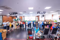 Chung tay hiến máu vì cộng đồng. (Ảnh: PV/Vietnam+)