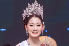 Nụ cười rạng rỡ của cô gái Thái Lan 19 tuổi đăng quang Hoa hậu Áo dài Việt Nam tại Udon Thani