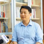 Giáo sư Khúc Cường nhận định cộng đồng người Việt Nam ở nước ngoài là một nguồn lực lớn, có nhiều nhân tài và ngày càng có mối liên hệ chặt chẽ với nền kinh tế trong nước. (Ảnh: Quang Hưng/TTXVN)