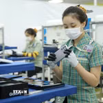 Sản xuất thiết bị di động thông minh tại khu công nghiệp ở Thái Nguyên. (Ảnh: Sở Công thương Thái Nguyên)