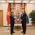 Phó Chủ tịch Quốc hội Nguyễn Doãn Anh gặp Chủ tịch Quốc hội Litva Seimas Juozas Oleka. (Ảnh Việt Thắng/TTXVN)