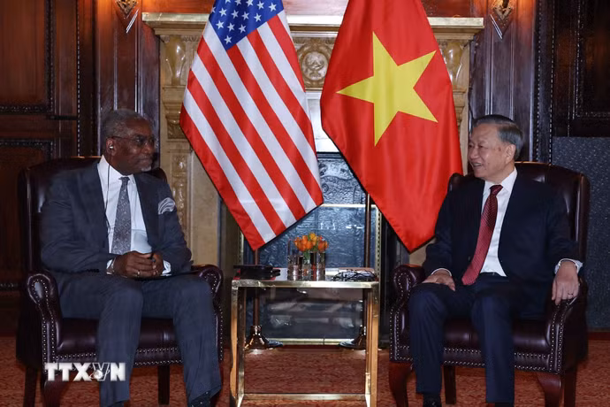 Tổng Bí thư, Chủ tịch nước Tô Lâm tiếp Hạ nghị sỹ Gregory Meeks, thành viên cao cấp Ủy ban Đối ngoại, Ủy ban Dịch vụ tài chính Hạ viện cùng một số Hạ nghị sỹ khác của Hoa Kỳ. (Ảnh: Thống Nhất/TTXVN)