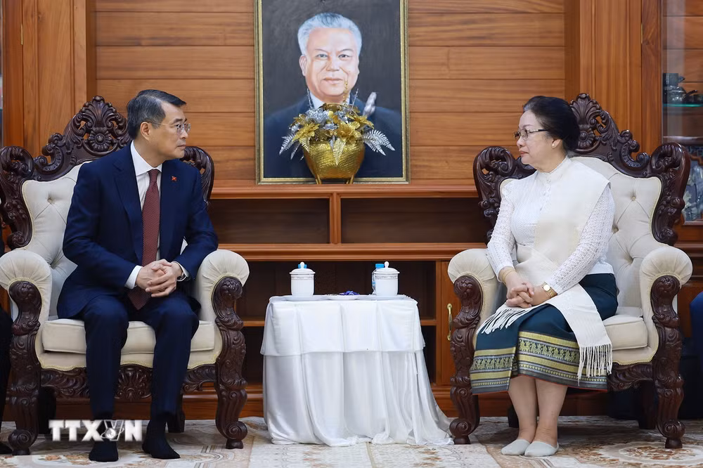 ttxvn_thu-tuong-le-minh-hung-tham-gia-dinh-co-chu-tich-quoc-hoi-lao-xaysomphone-phomvihane-2.jpg