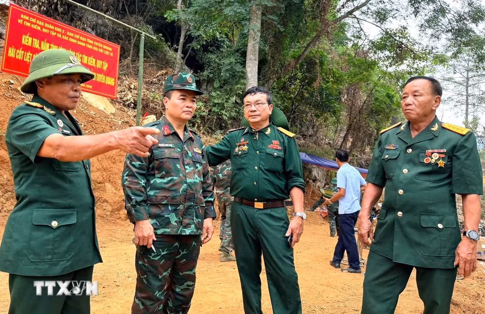 ttxvn_tuyen-quang-tim-kiem-hai-cot-liet-sy-tai-binh-do-300-2.jpg