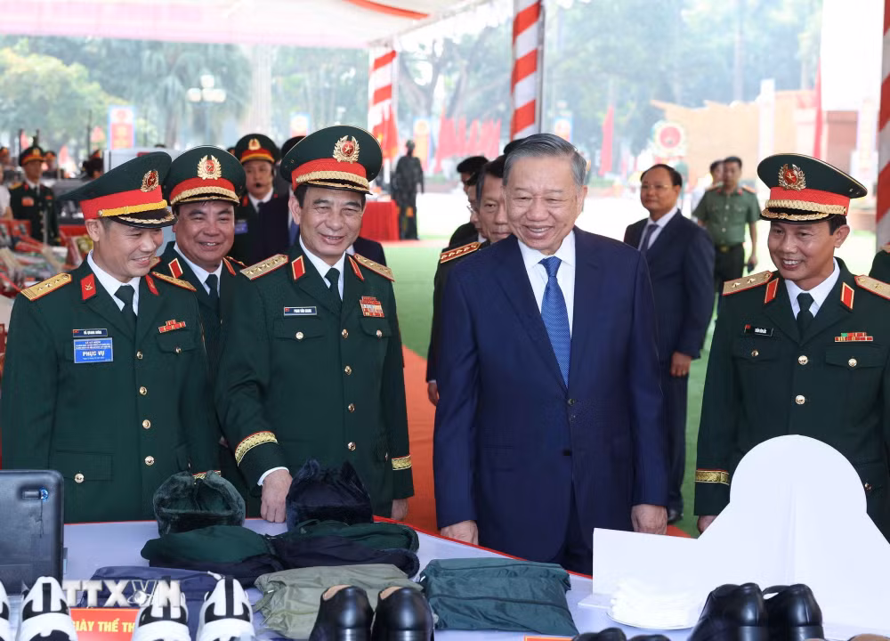 ttxvn_tong-bi-thu-chu-tich-nuoc-to-lam-du-le-ky-niem-80-nam-ngay-truyen-thong-luc-luong-vu-trang-quan-khu-2-13.jpg