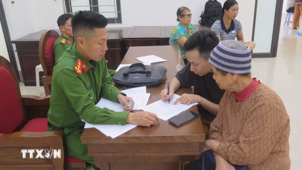 ttxvn_lao-cai-to-chuc-thu-nhan-mau-adn-than-nhan-liet-si-chua-xac-dinh-duoc-danh-tinh-dot-4.jpg