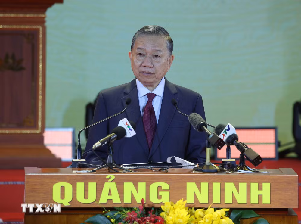 ttxvn-tong-bi-thu-chu-tich-nuoc-du-le-cong-bo-nghi-quyet-cua-quoc-hoi-ve-viec-thanh-lap-thanh-pho-quang-ninh-12.jpg