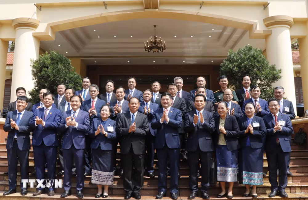 ttxvn_thuong-truc-ban-bi-thu-trung-uong-dang-nhan-dan-cach-mang-lao-tham-va-lam-viec-tai-thanh-pho-bac-ninh-1.jpg